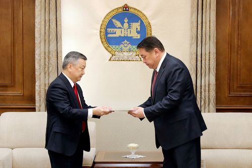 Ерөнхийлөгч хүүхэд бүрт мөнгөн тэтгэмж олгох төслөө УИХ-д мэдүүллээ